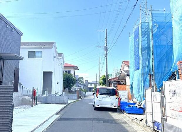 前面道路を含めた現地写真です。