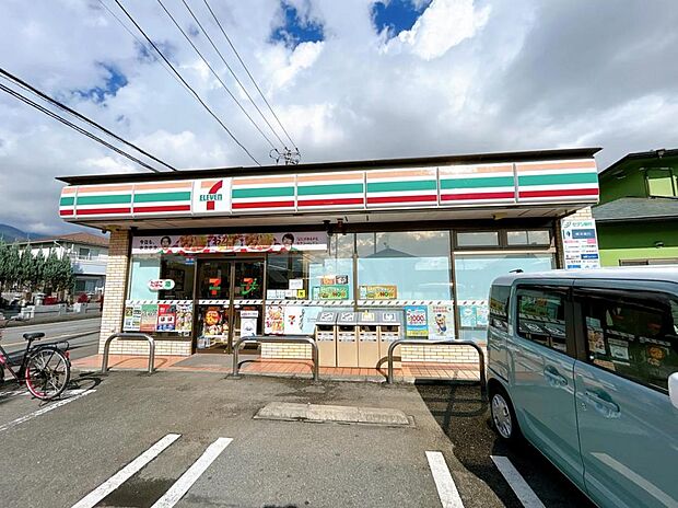 セブン-イレブン 秦野堀山下店まで約449m(徒歩6分)