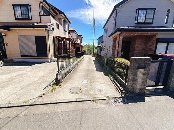 駐車場ももちろん完備しておりますのでお車所有の方にも心強いです。