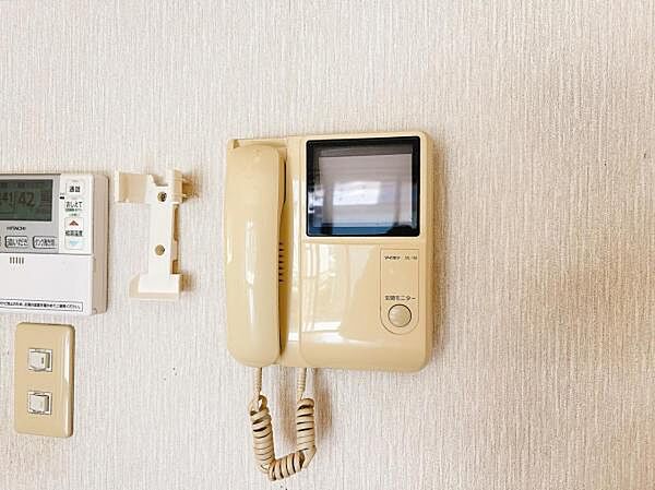 訪問者を確認できるTVモニター付きインターフォンです。