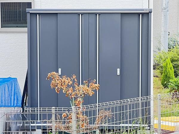 いつでもお部屋をスッキリお使い頂ける収納スペースを設置。