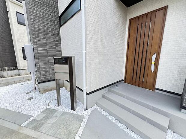 いつも気持ちよくご家族を迎えられる玄関です。