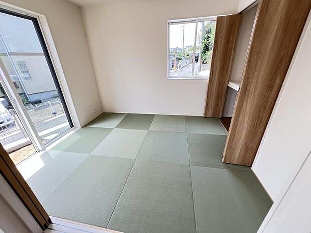 和室スペースです。畳のお部屋は寛げる空間ですね。