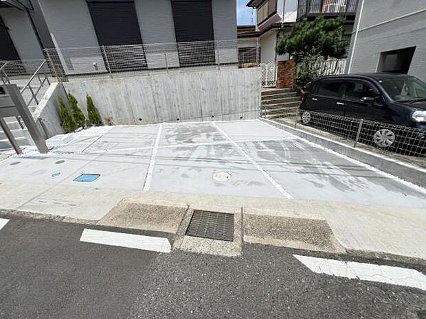 駐車場ももちろん完備しておりますのでお車所有の方にも心強いです。