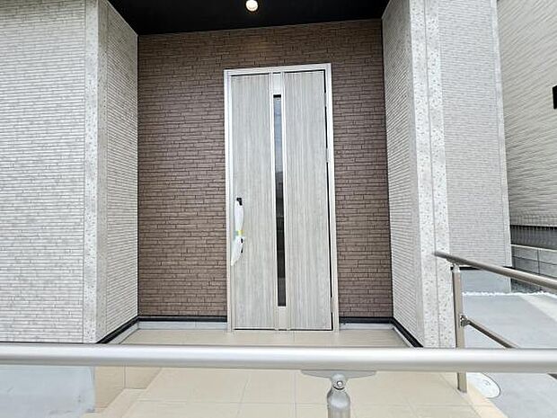 いつも気持ちよくご家族を迎えられる玄関です。