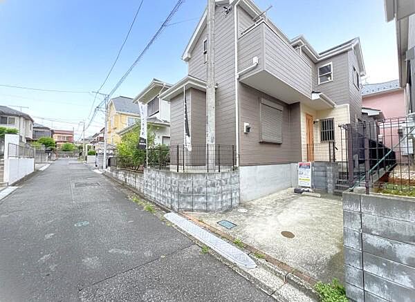 前面道路を含めた現地写真です。