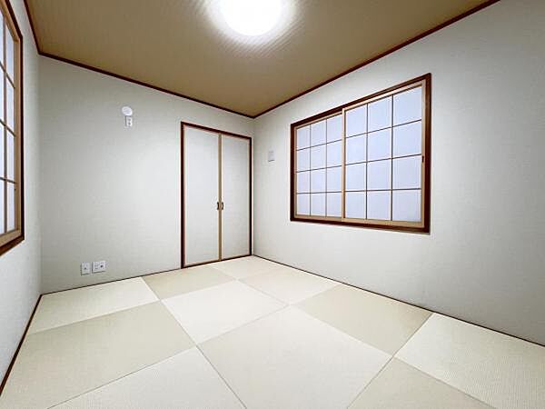 和室スペースです。畳のお部屋は寛げる空間ですね。