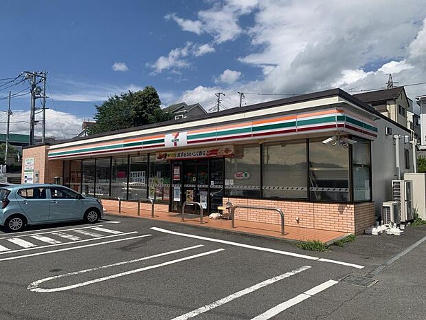セブン-イレブン 秦野曽屋東店まで約146m(徒歩2分)