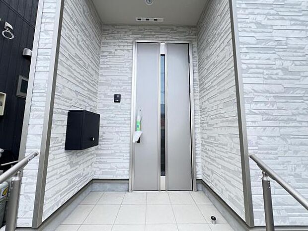 いつも気持ちよくご家族を迎えられる玄関です。