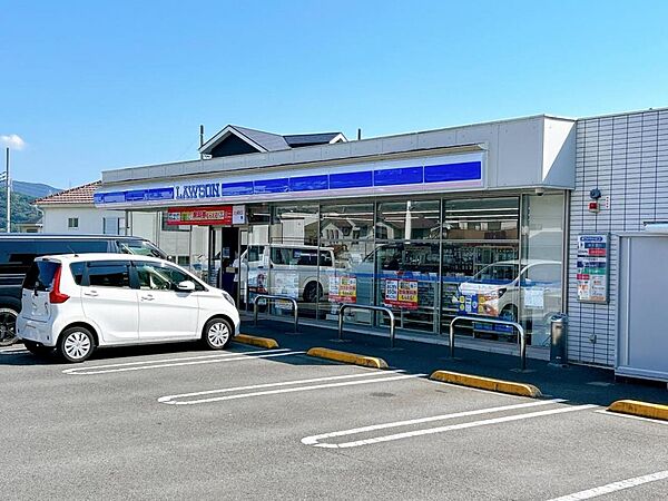 ローソン 秦野戸川店まで約40m（徒歩1分）