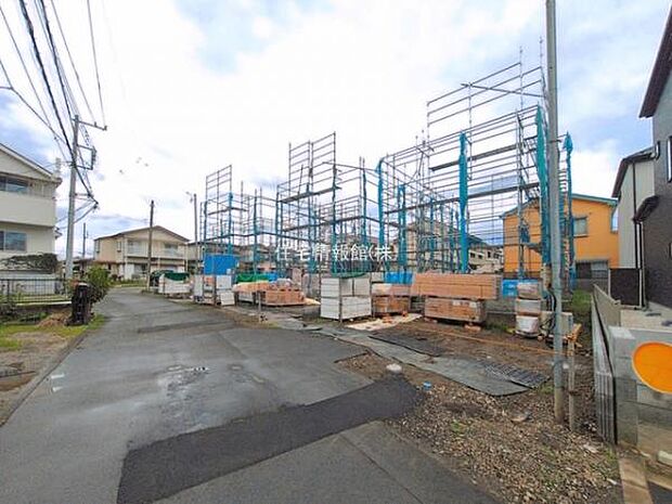 前面道路を含めた現地写真です。