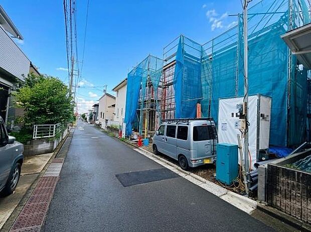 前面道路を含めた現地写真です。