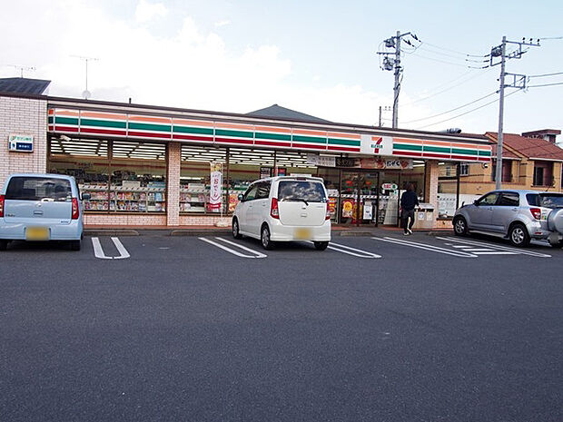 セブン-イレブン 南足柄関本店まで約550m(徒歩7分)