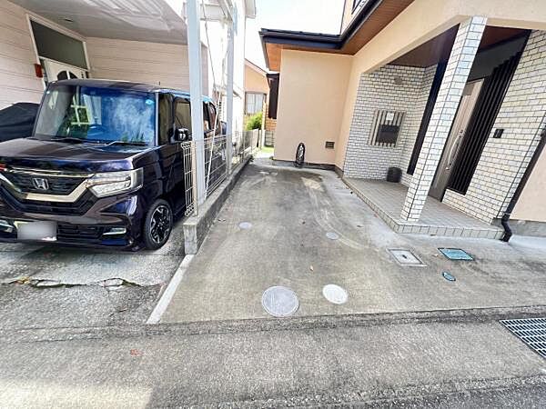 駐車場ももちろん完備しておりますのでお車所有の方にも心強いです。