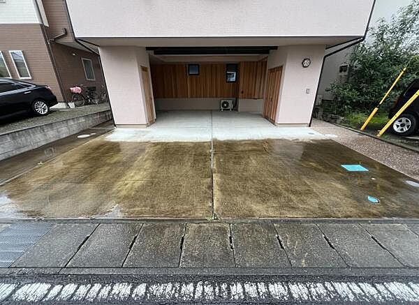 駐車場ももちろん完備しておりますのでお車所有の方にも心強いです。