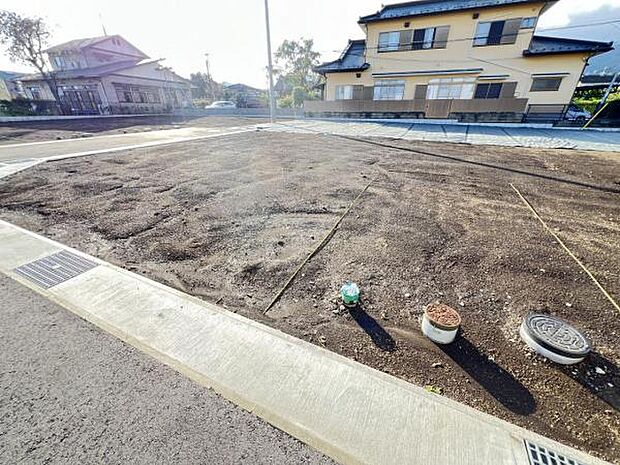 駐車場ももちろん完備しておりますのでお車所有の方にも心強いです。