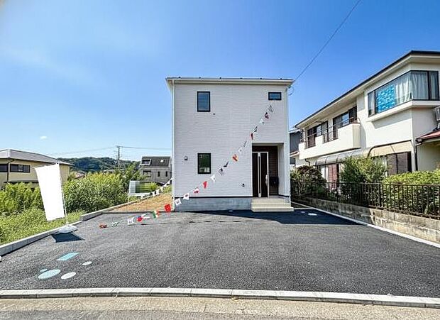 駐車場ももちろん完備しておりますのでお車所有の方にも心強いです。