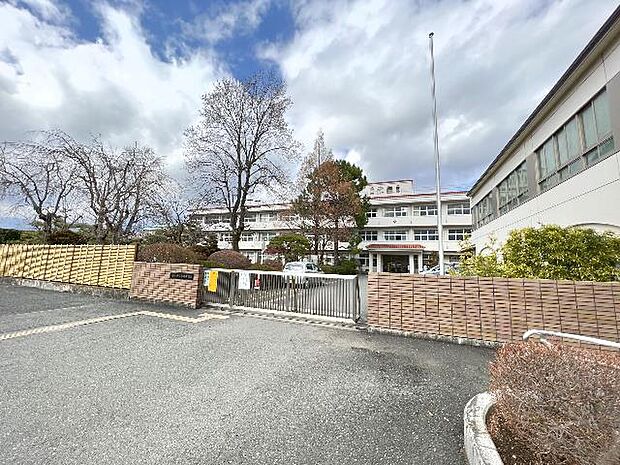 秦野市立本町中学校まで約1340m(徒歩17分)