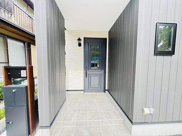 いつも気持ちよくご家族を迎えられる玄関です。