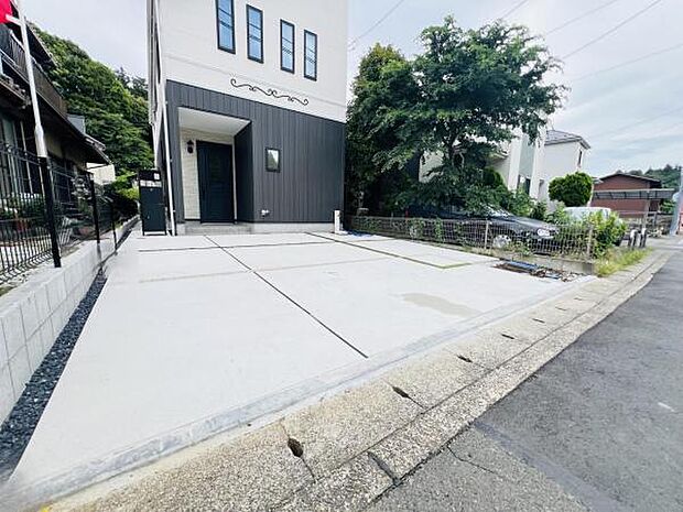 駐車場ももちろん完備しておりますのでお車所有の方にも心強いです。