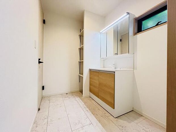 脱衣所は小さなお子様がいるご家庭にも重宝されます。