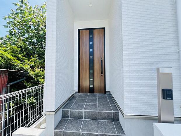 いつも気持ちよくご家族を迎えられる玄関です。