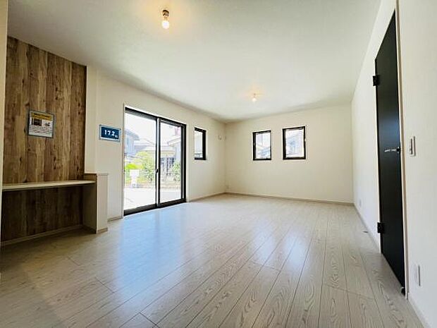 リビングダイニングになります。ご家族そろっての素敵な空間になりそうですね。