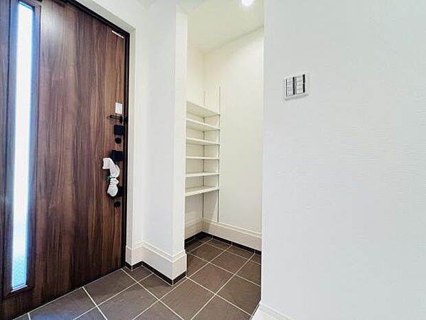 いつも気持ちよくご家族を迎えられる玄関です。