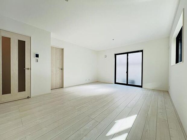 リビングダイニングになります。ご家族そろっての素敵な空間になりそうですね。