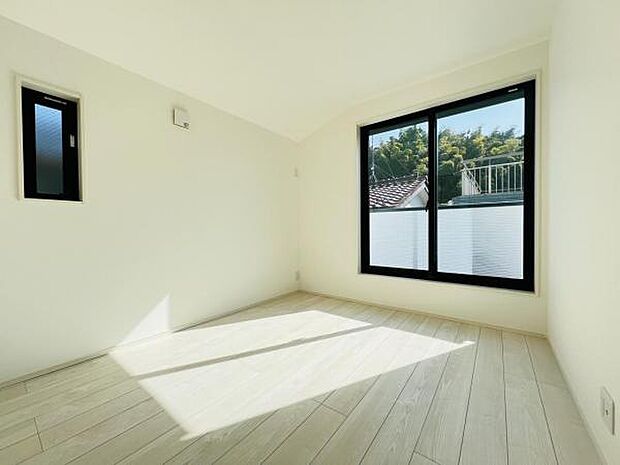 洋室5.3帖(東南角部屋)