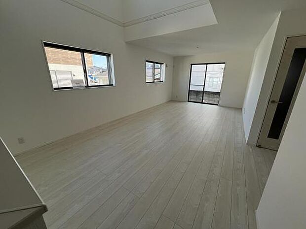 リビングダイニングになります。ご家族そろっての素敵な空間になりそうですね。