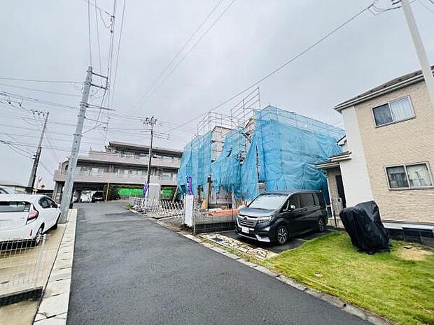 前面道路を含めた現地写真です。