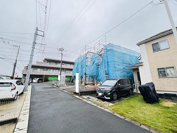 前面道路を含めた現地写真です。