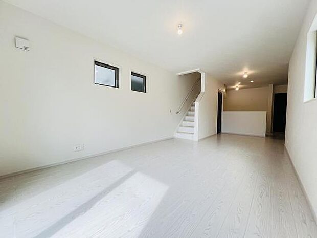 リビングダイニングになります。ご家族そろっての素敵な空間になりそうですね。