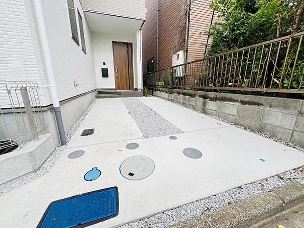 駐車場ももちろん完備しておりますのでお車所有の方にも心強いです。