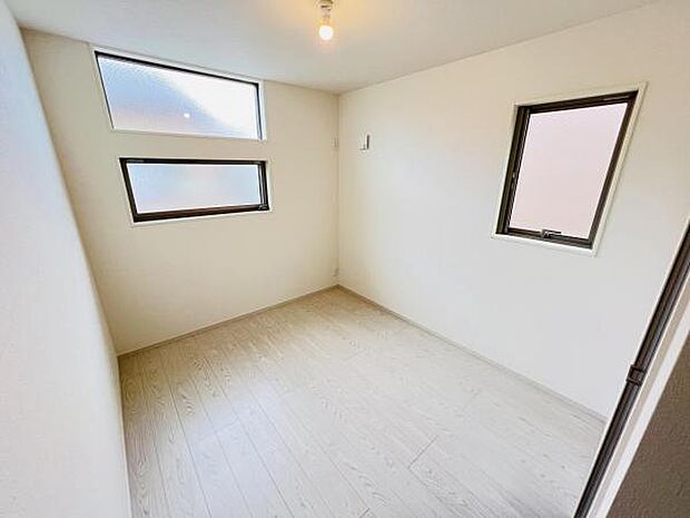 洋室5.0帖(北東角部屋)