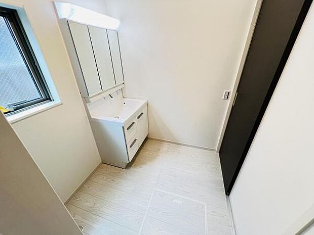 脱衣所は小さなお子様がいるご家庭にも重宝されます。