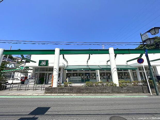 FUJI 新井町店まで約1040m（徒歩13分）