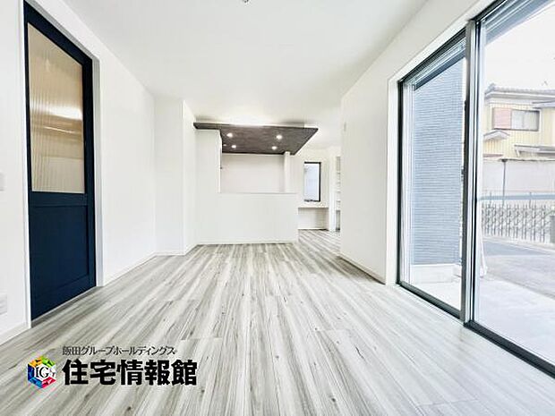 家族団らんの場所としてゆったりと居心地の良いリビングです。