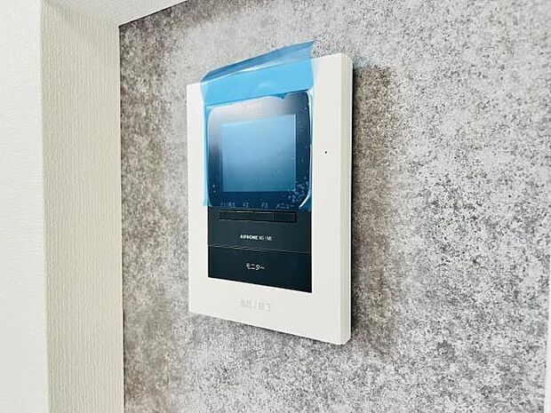 訪問者を確認できるTVモニター付きインターフォンです。