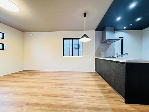 ご家族の温かい時間を演出するダイニングスペースです。