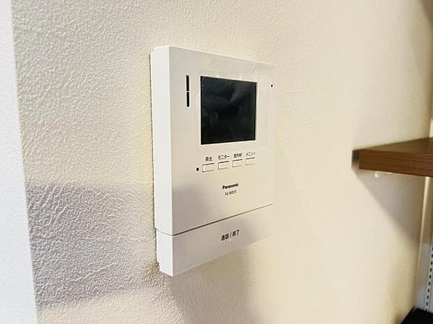 訪問者を確認できるTVモニター付きインターフォンです。