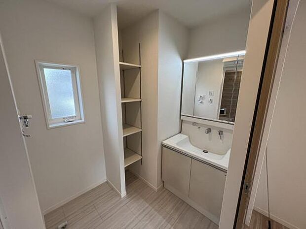 脱衣所は小さなお子様がいるご家庭にも重宝されます。