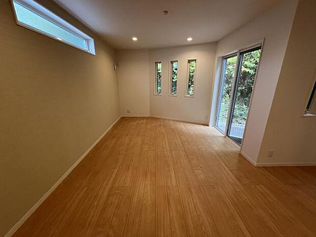 家族団らんの場所としてゆったりと居心地の良いリビングです。