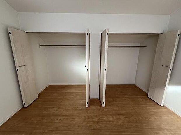 いつでもお部屋をスッキリお使い頂ける収納スペースを設置。