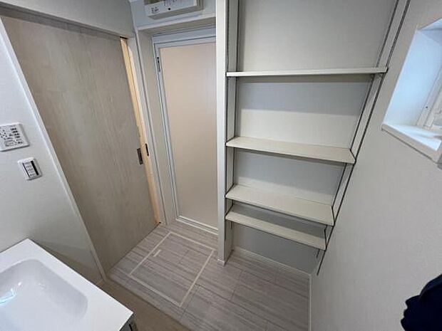 脱衣所は小さなお子様がいるご家庭にも重宝されます。