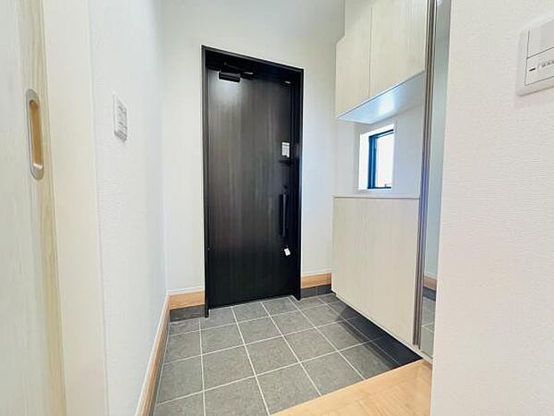 いつも気持ちよくご家族を迎えられる玄関です。