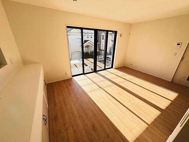 家族団らんの場所としてゆったりと居心地の良いリビングです。