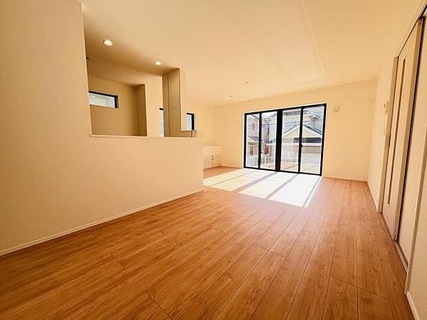 リビングダイニングになります。ご家族そろっての素敵な空間になりそうですね。