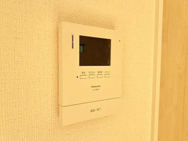 訪問者を確認できるTVモニター付きインターフォンです。
